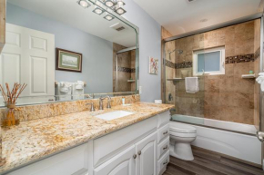 North End Retreat: 3BR w/ Balcony & Beach Access